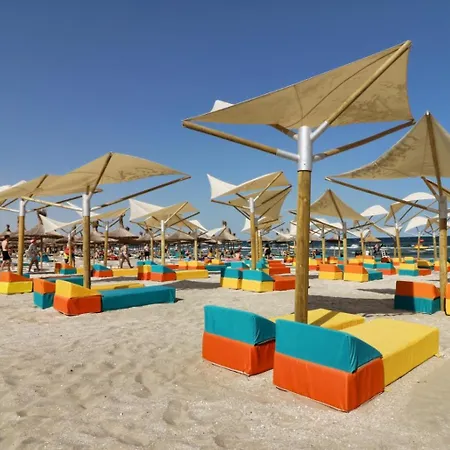 Kellers - Pool & דירה