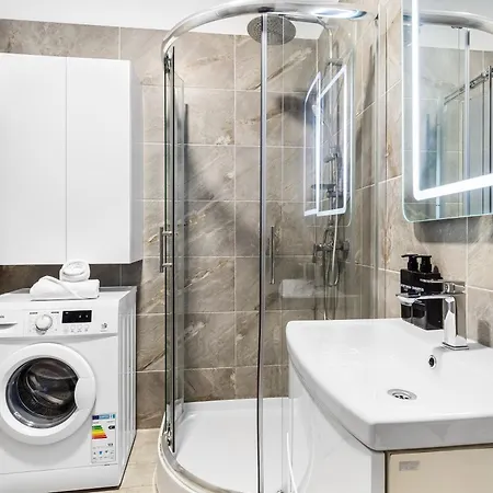 Kellers - Pool & דירה Năvodari