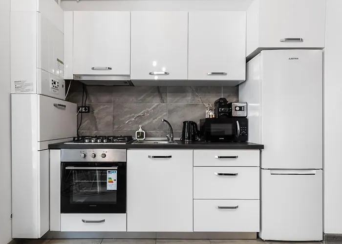 Kellers - Pool & Apartamento Năvodari